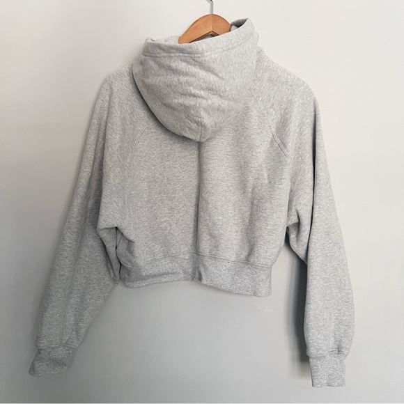 Aritzia Cozy Fleece Mega Raglan Cropped Hoodie Heather Chrome - Picture 3 of 7